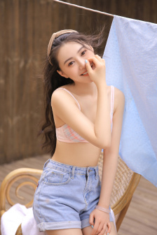 娇妻互换俱乐部呻吟